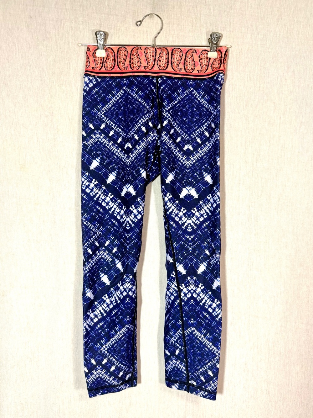 ✨RARE✨ XS Nanette Lepore crop legging. Indigo Tye dye and coral.